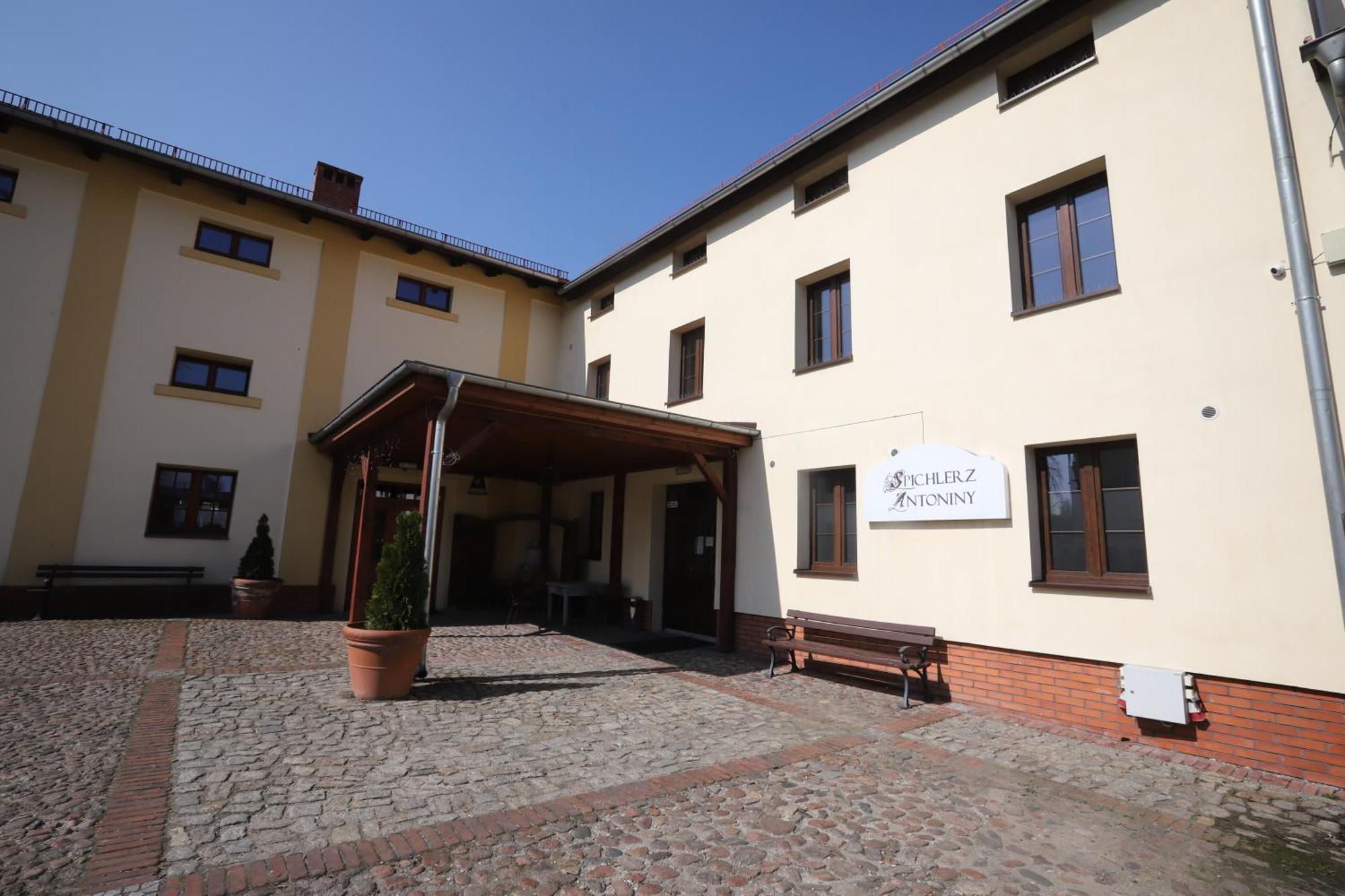 Hotel Sandro Silver & Spichlerz Antoniny Leszno  Luaran gambar