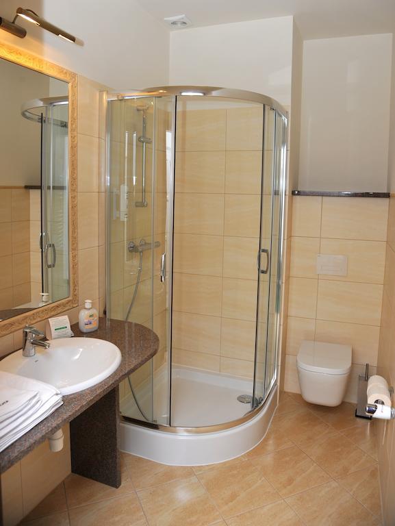Hotel Sandro Silver & Spichlerz Antoniny Leszno  Bilik gambar